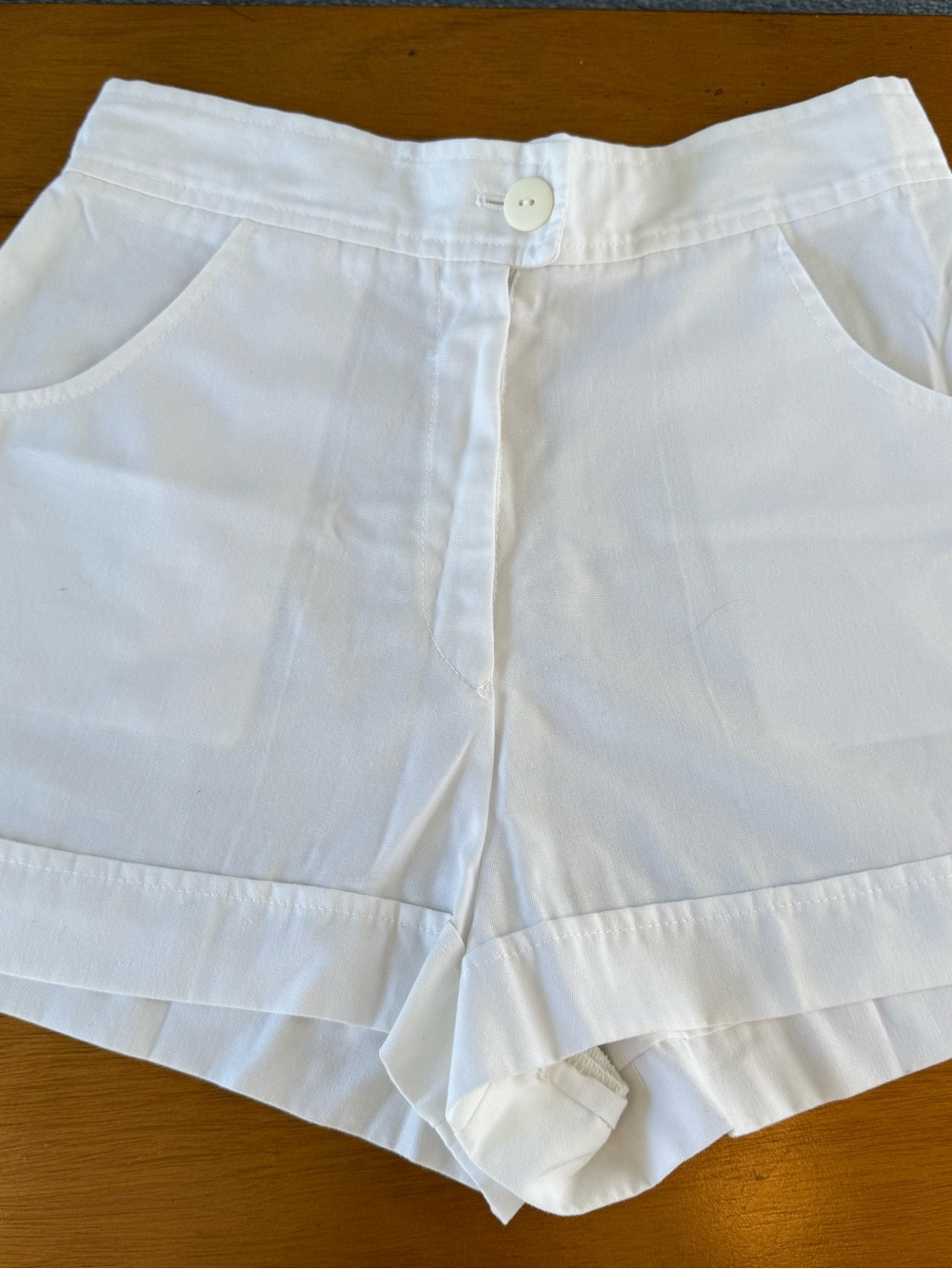 Vintage Hang Ten 1980s Women’s White Shorts With red Feet Logo - Size Small